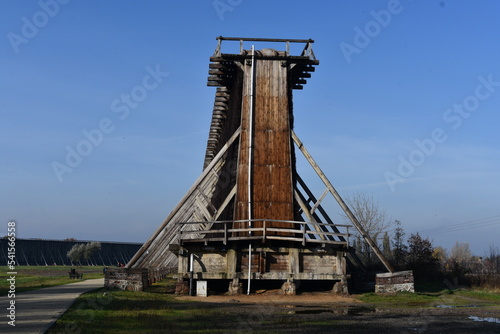 
Polska, Ciechocinek,  tężnie solankowe, uzdrowisko, największa w Europie, konstrukcja drewniana, do odparowywania wody z solanki, photo