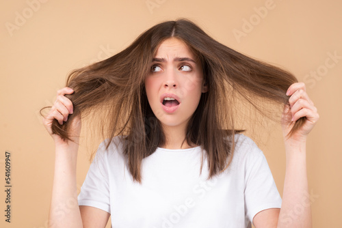 Foto Woman with comb and problem hair, Hair care and hair loss concept