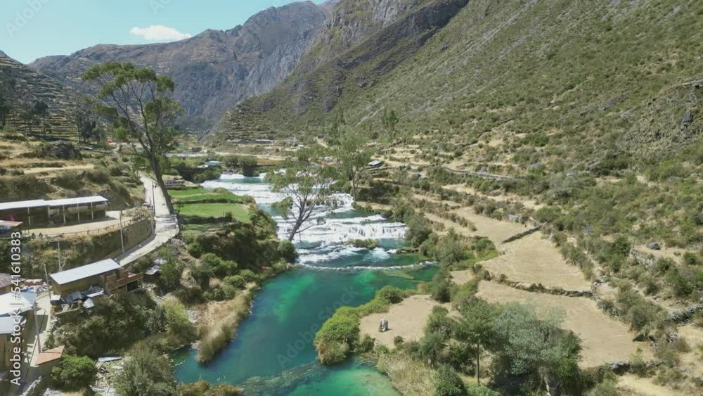 Reserva Paisajística Nor Yauyos Cochas - Video horizontal de paisaje con río en Lima - Perú Reserva Paisajística Nor Yauyos Cochas - Video horizontal de paisaje con río en Lima - Perú