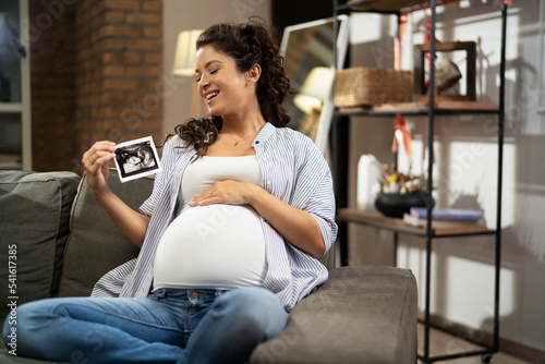 Valokuvatapetti Pregnant woman with ultrasound photo