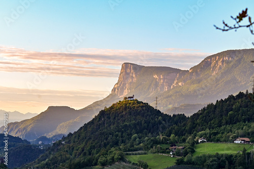 Sonnenaufgang über der Kirche St. Hippolyt in Naraun/Sant'Ippolito a Naranovon mit Berge im Hintergrund Südtirol bei Meran und Bozen, Italien photo