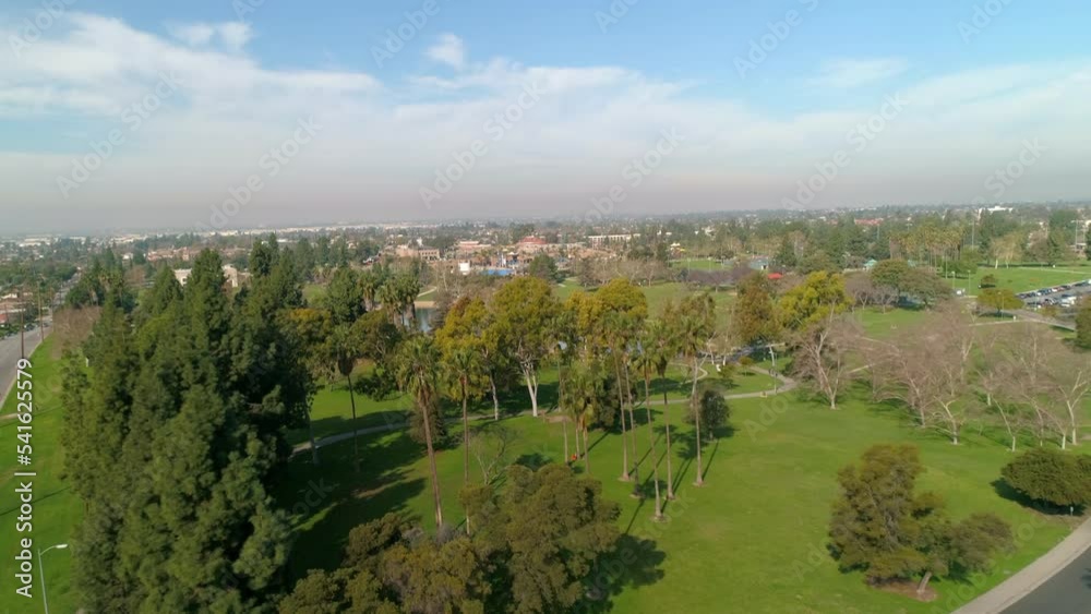 Aerial Shot Of Lago Santa Margarita Lake In Residential City, Drone Flying Forward Over Green Trees - Los Angeles, California Aerial Shot Of Lago Santa Margarita Lake In Residential City, Drone Flying Forward Over Green Trees - Los Angeles, California