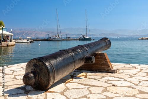 Kanone im Hafen von Kassiopi, Korfu, Griechenland photo