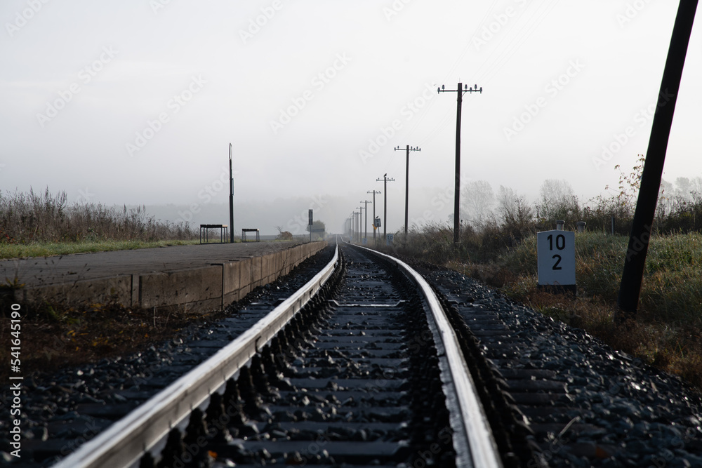 Fototapeta premium Am Bahndamm im Herbst