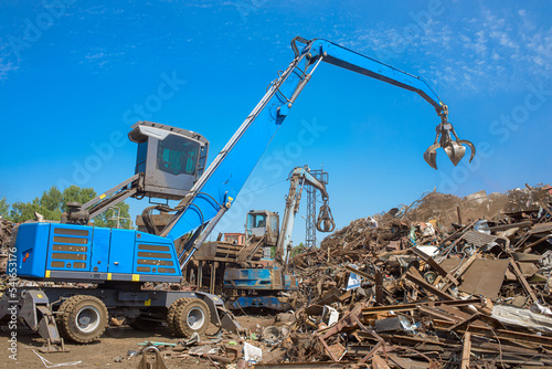 industrial scraper crane for loading scrap metal