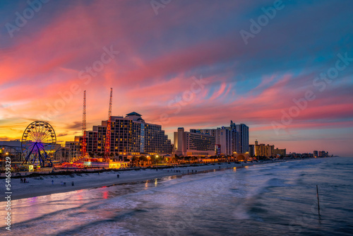 Foto Colorful sunset above Daytona Beach, Florida