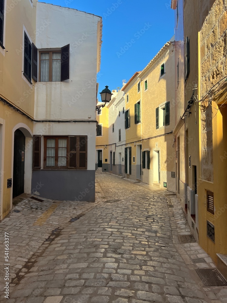 Preciosa calle en centro histórico de -La Ciutadella- (Menorca)