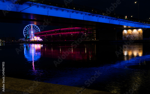 Obraz na płótnie Szczecin city at night.
A view of the Odra river and a amusement park.
Neon signs, Poland, Summer 2022 w salonie
