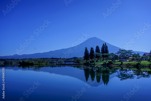 田貫湖と富士山