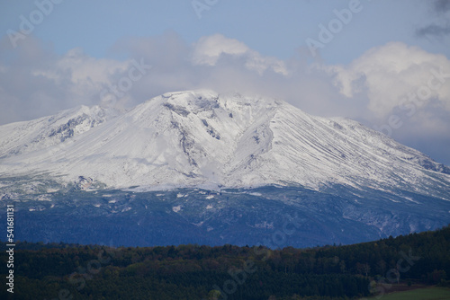 秋の冠雪の山頂 大雪山 
