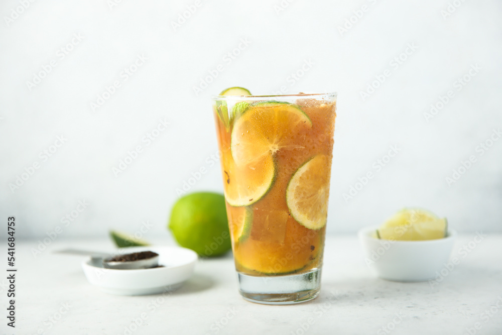 Fototapeta premium Traditional iced tea with lime