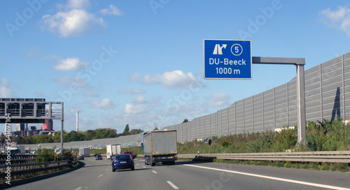 Autobahn 42, Ausfahrt Duisburg-Beeck Nr. 5 © hkama
