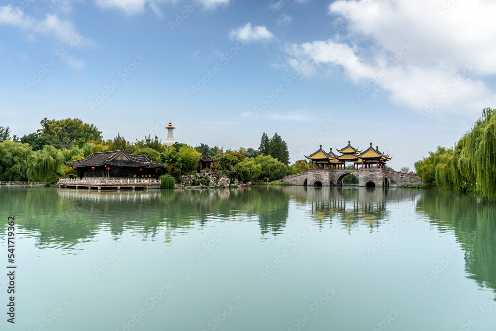 Yangzhou Slender West Lake Chinese Garden Landscape