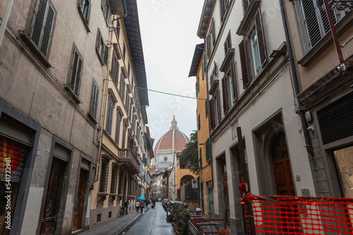 Fototapeta Naklejka Na Ścianę i Meble -  Narrow European cozy street on a rainy day in Florence, Italy