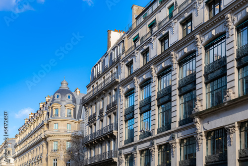 Paris, beautiful building, ancient facade rue du Louvre  © Pascale Gueret