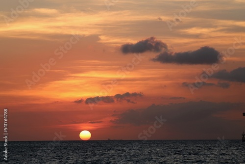 Fototapeta Naklejka Na Ścianę i Meble -  Sonnenuntergang über Ozean
