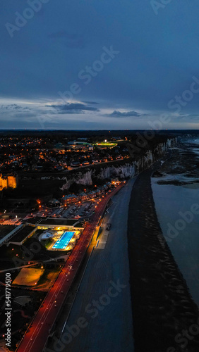 Littoral Français en Normandie ville de Dieppe en vue aérienne au couché de soleil.