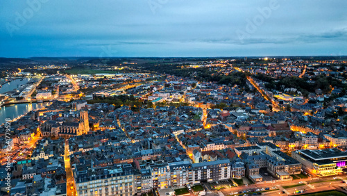 Littoral Français en Normandie ville de Dieppe en vue aérienne au couché de soleil.