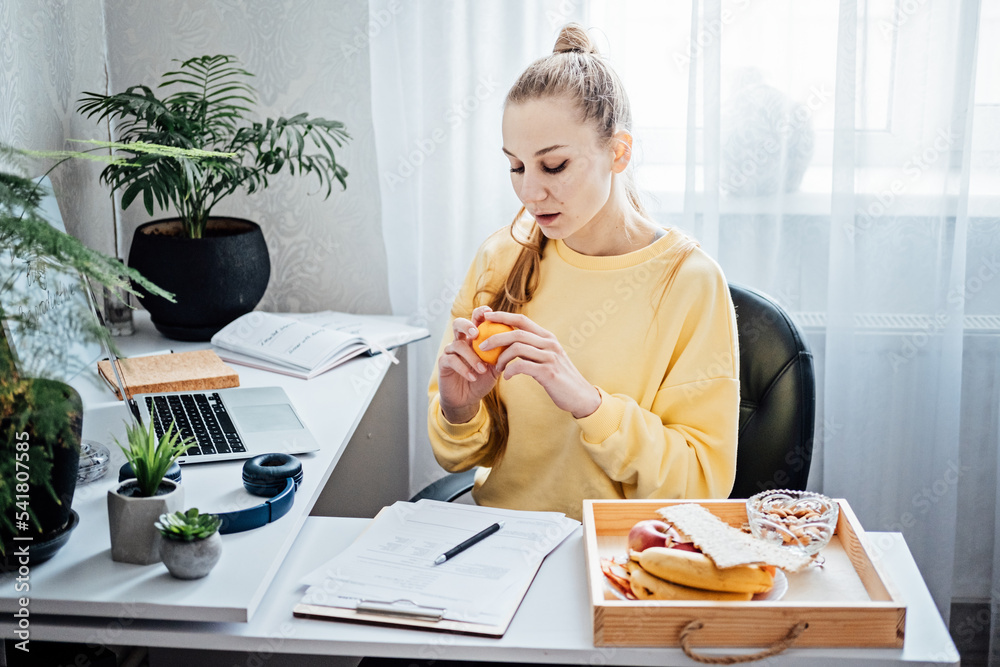 eat-healthy-while-working-from-home-healthy-lunches-work-from-home