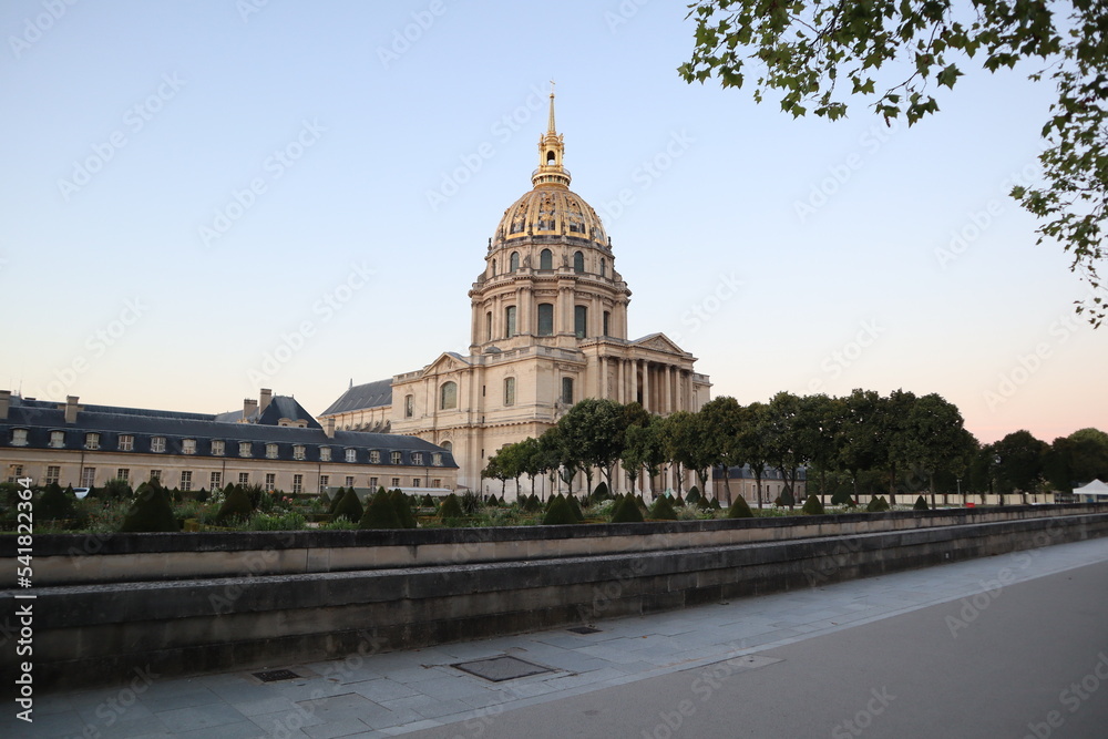visit historic invalides in Paris