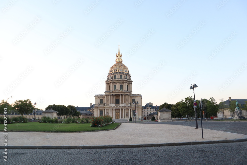 visit historic invalides in Paris