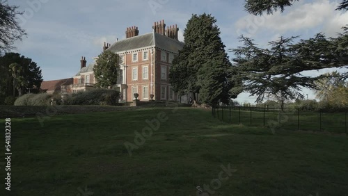 Wallpaper Mural shot of hall in the park Torontodigital.ca