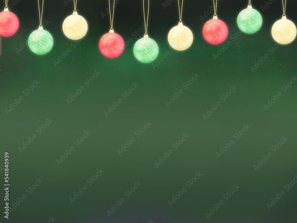 オーナメントボールを散りばめたクリスマスらしい背景　クラシカルなグリーン