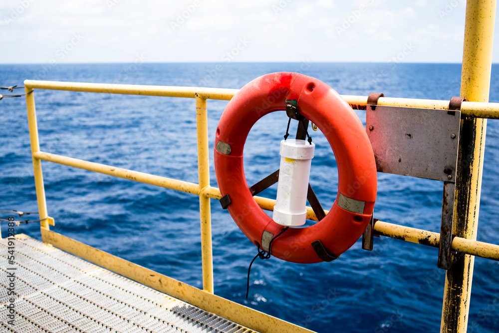 Buoy, lifebuoy or lifebuoy mounted on handrails of oil and gas platforms Offshore platforms to be supported by waterfall and sea rescue workers.
