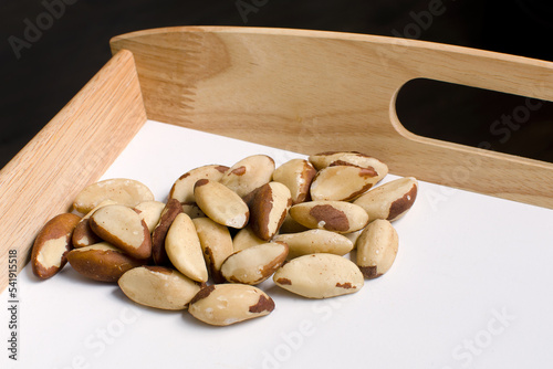 100 g of Brazil nuts on a wooden board