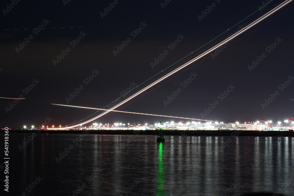 Fototapeta premium Light trails of airplanes