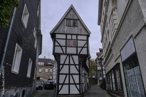 Schmales historisches Fachwerkhaus in Hattingen photo