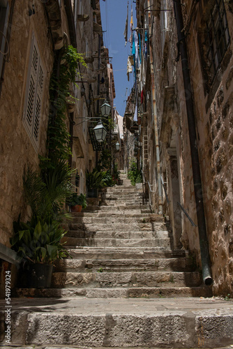Callejuela estrecha con escaleras de piedra  © EAguilera fotografía