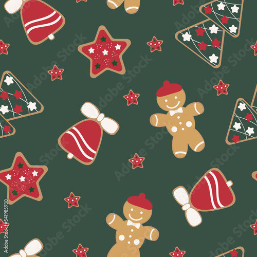 Seamless Christmas pattern with gingerbread on a green background
