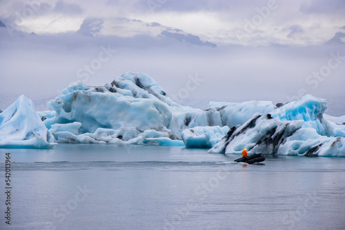 Photos Big Floating Iceberg in Jokulsarlon, Iceland
