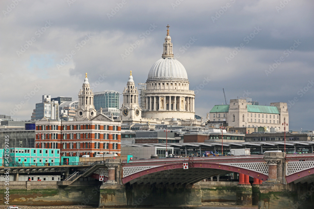 St Pauls Cathedral across the River Thames
