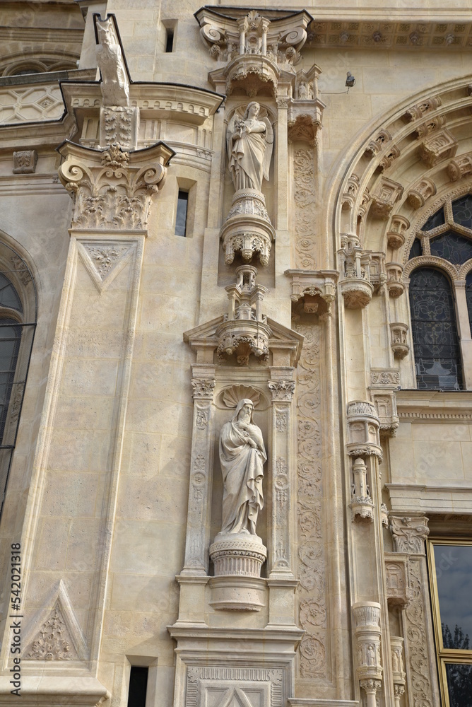 Statues de l'église Saint-Eustache à Paris. France