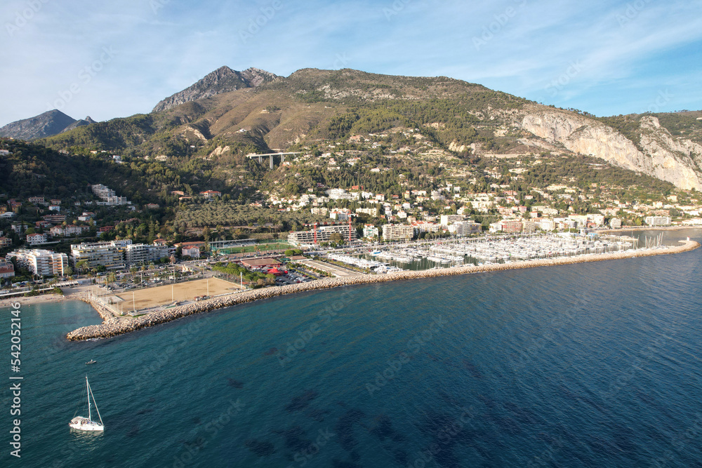 vue aérienne du port de plaisance de Garavan - Menton Côte d'Azur 