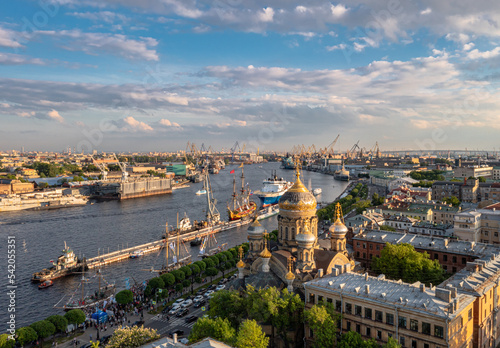 Obraz na płótnie Panorama of St. Petersburg from a drone. Fall 2022 w salonie
