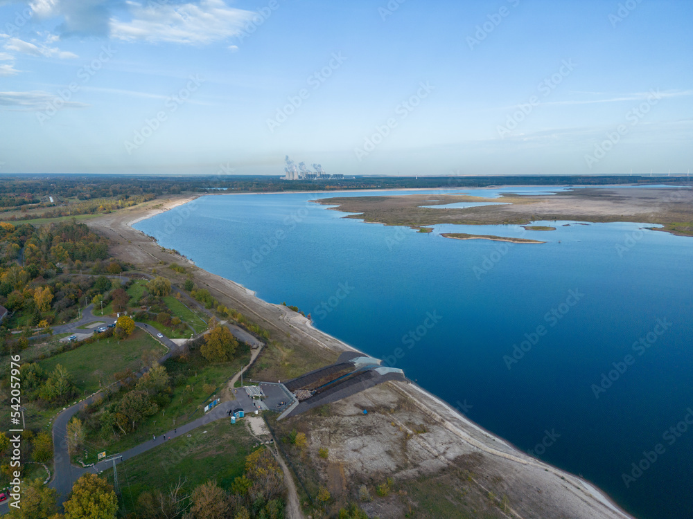 Der zukünftige Cottbuser Ostsee mit dem Einlaufbauwerk zur Flutung des