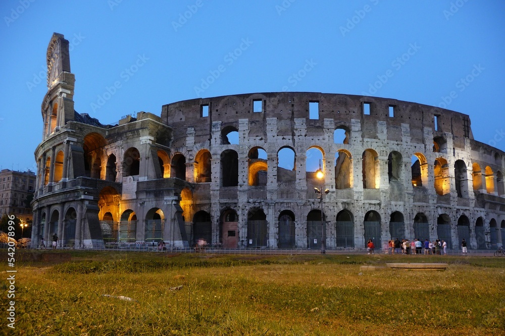 Naklejka premium Colosseum in Rome at sunset