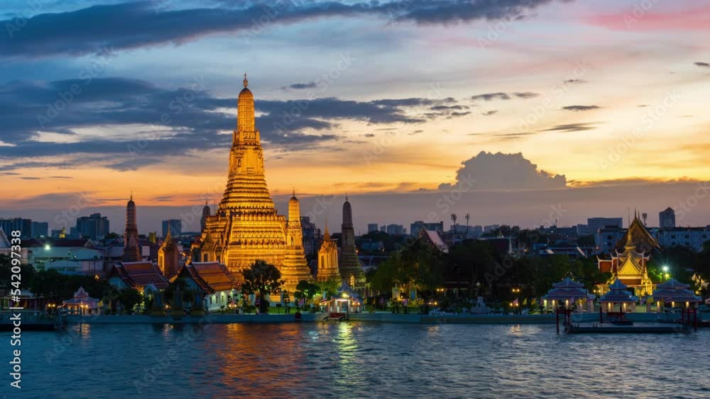 Wat Arun Ratchawararam at sunset(Temple of Dawn) famous tourist destination in Bangkok, Thailand. Wat Arun Ratchawararam at sunset(Temple of Dawn) famous tourist destination in Bangkok, Thailand.