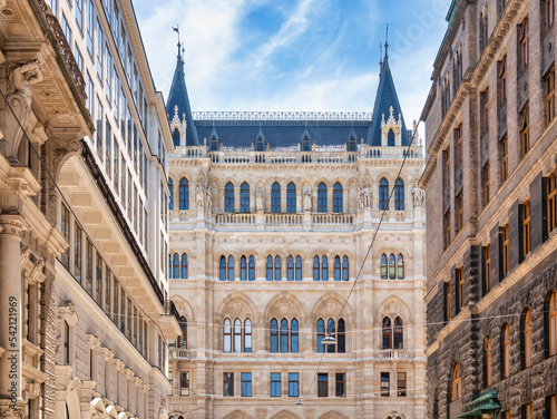 Canvas Print Side view with the Rathaus, city or town hall in Vienna, Austria built in gothic