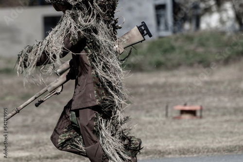 ギリースーツを着た狙撃手（sniper in ghillie suit with presicion rifle） photo