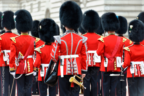 Photo Queen's Guard, Changing the Guard, Wachablösung vor dem Buckingham Palace, Londo