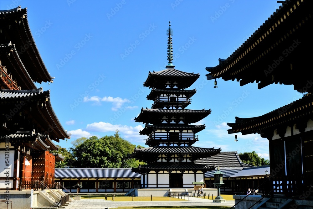 Obraz premium 奈良、薬師寺，寺院、日本古来の建築物、伝統的な建築物、木造、ビデオ映像