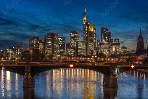 Frankfurt am Main, Hessen, Deutschland, Skyline mit Ignaz-Bubis Bruecke und Commerzbank Tower, Uebersicht  photo