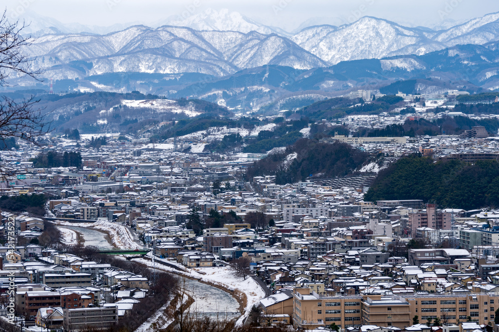 雪の金沢・卯辰山見晴らし台から浅野川上流を望む