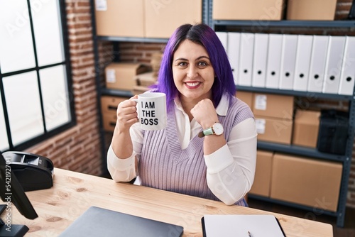 Obraz na plátně Plus size woman wit purple hair working at small business ecommerce holding i am