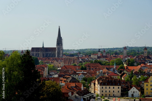 Blick über die Donau zur Altstadt von Regensburg