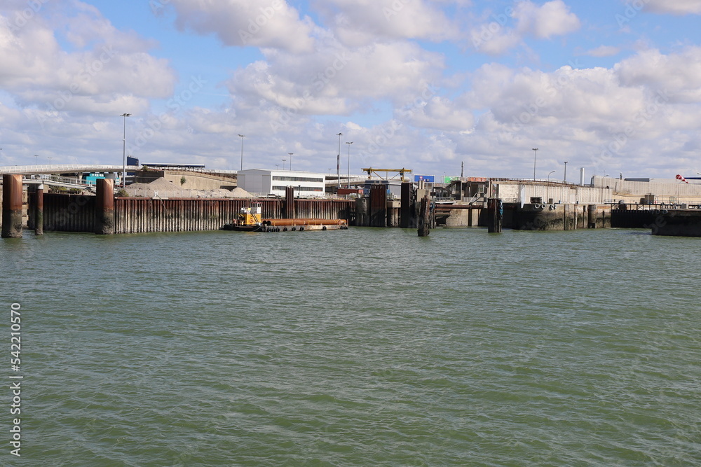 Le port, ville de Calais, département Nord Pas de Calais, France